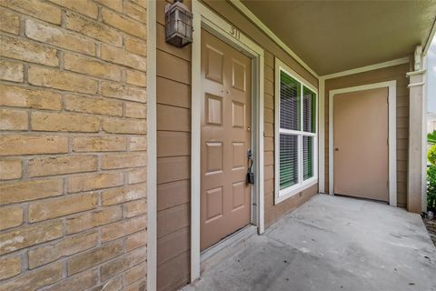 Photo of 1860 White Oak Drive #311, Houston, TX 77009 (MLS # 33077482)