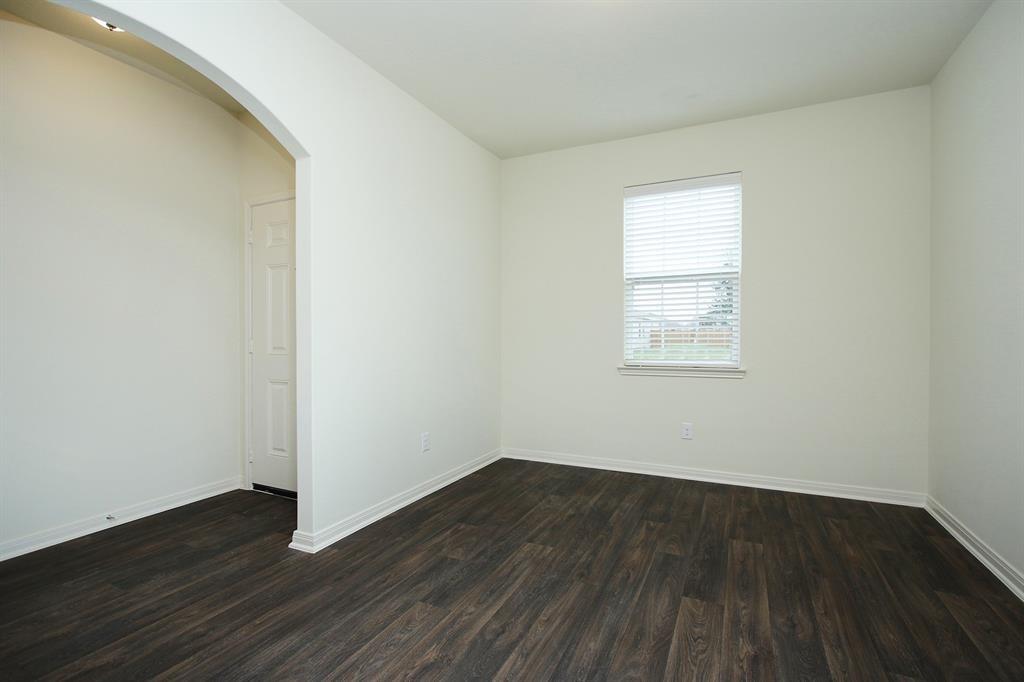 928 Lake View Circle W