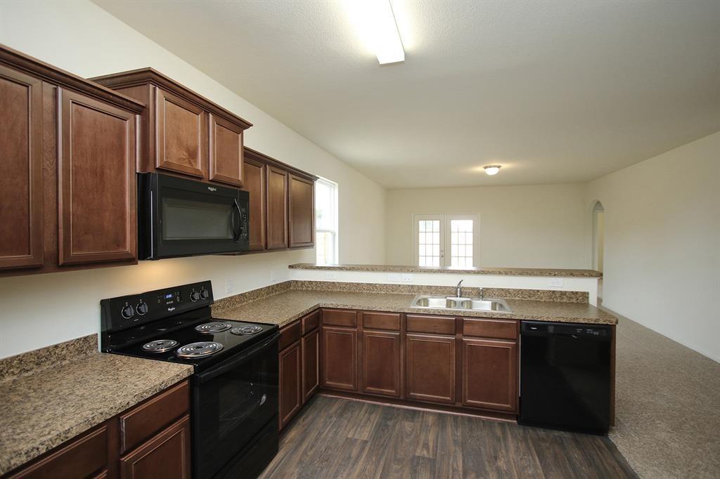 928 Lake View Circle W