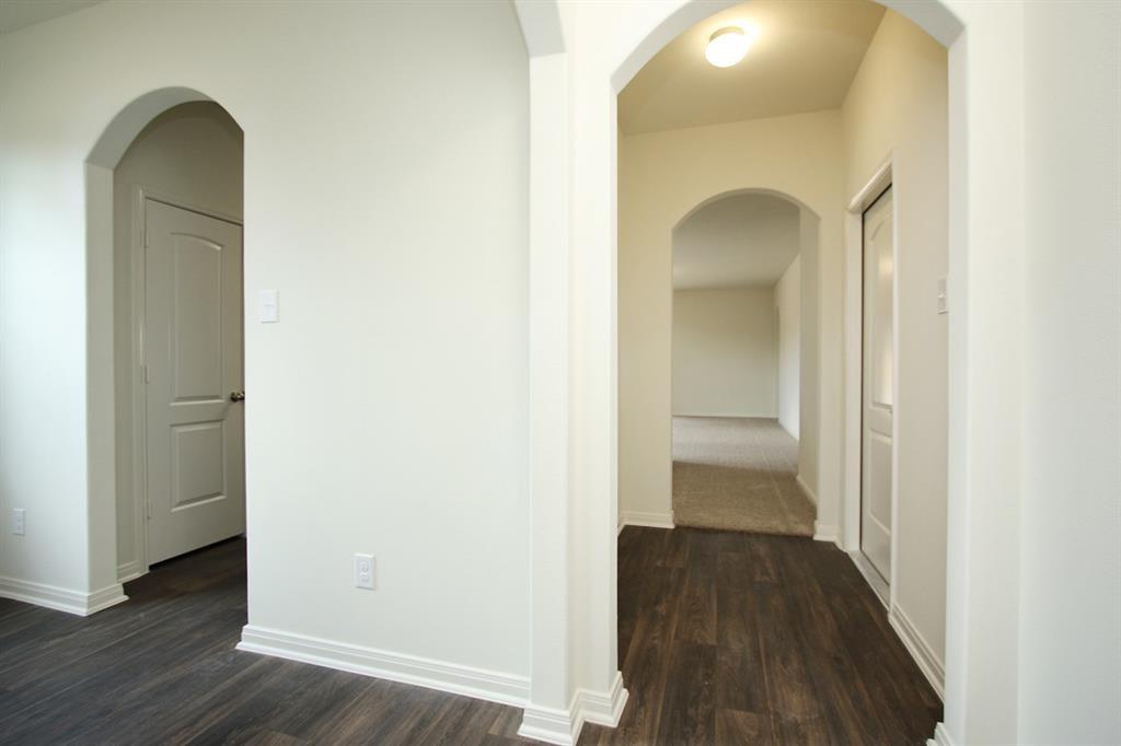 928 Lake View Circle W