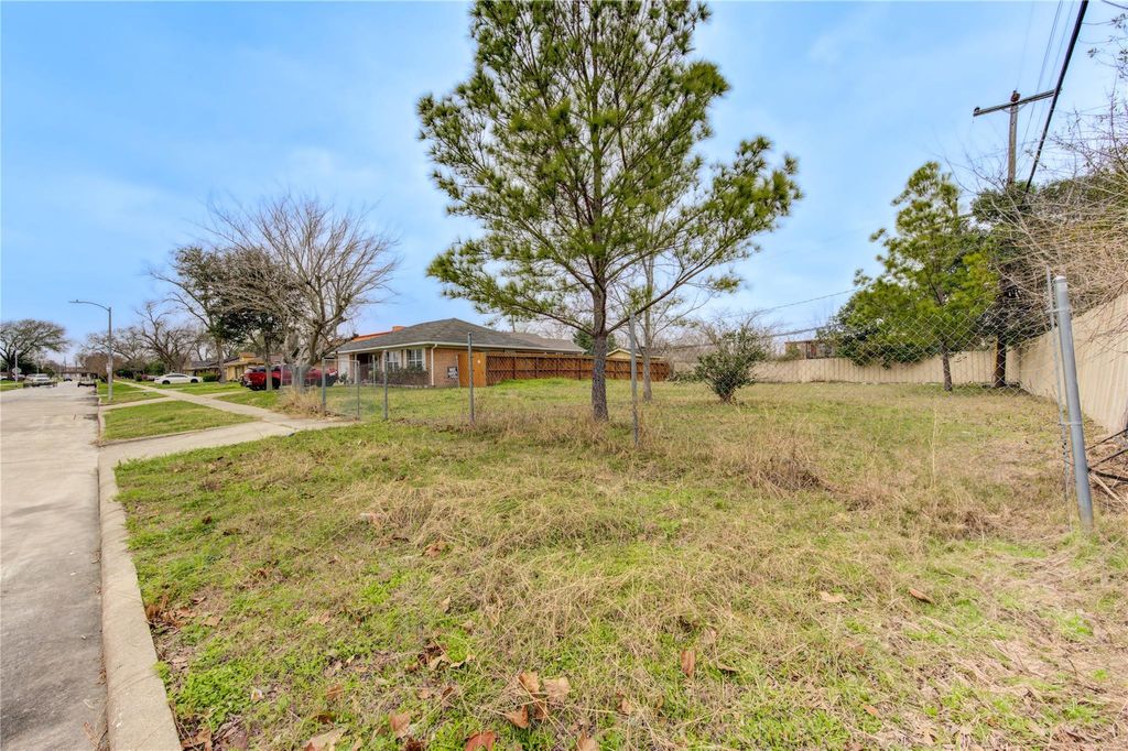 Photo of 0 Grape Street, Houston, TX 77074 (MLS # 9235465)