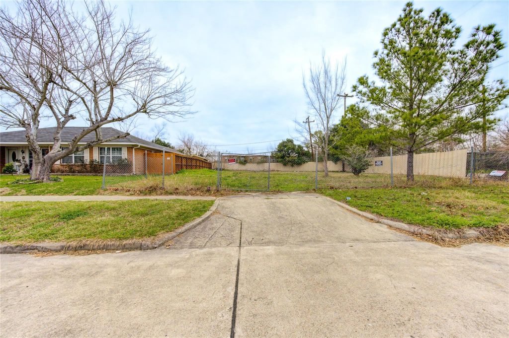 Photo of 0 Grape Street, Houston, TX 77074 (MLS # 9235465)