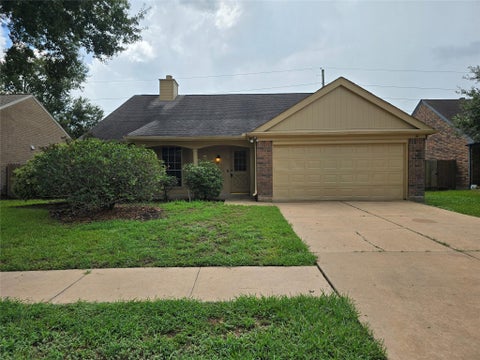 Photo of 1703 Clear Valley Drive, Houston, TX 77014 (MLS # 17016132)