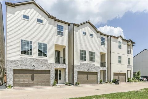 Photo of 10915 Brookeshire Chase Lane, Houston, TX 77043 (MLS # 41893042)