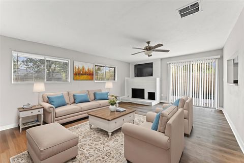 Photo of 3034 Akard Street, Houston, TX 77051 (MLS # 22565279)