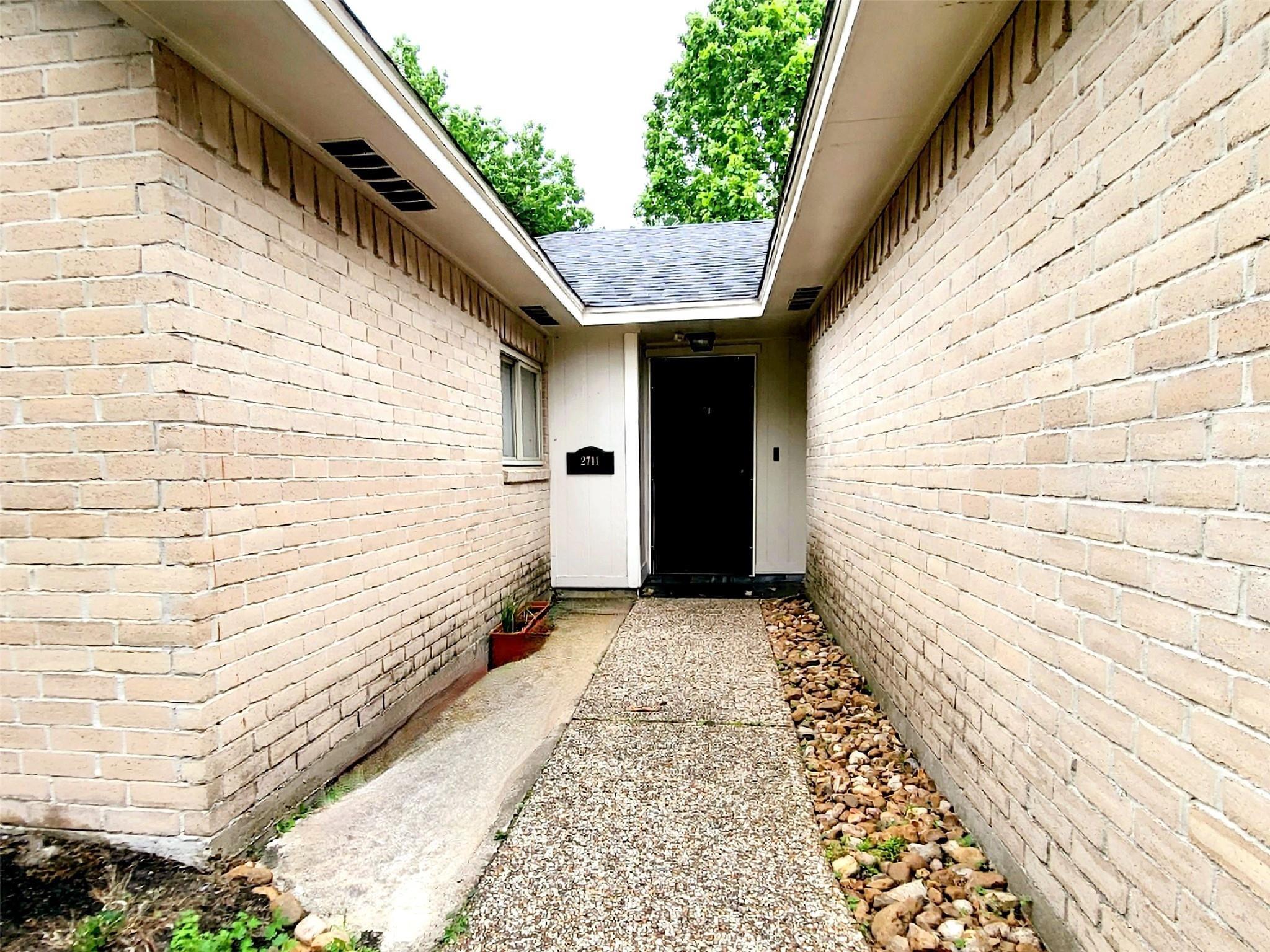 2711 S Brompton Drive