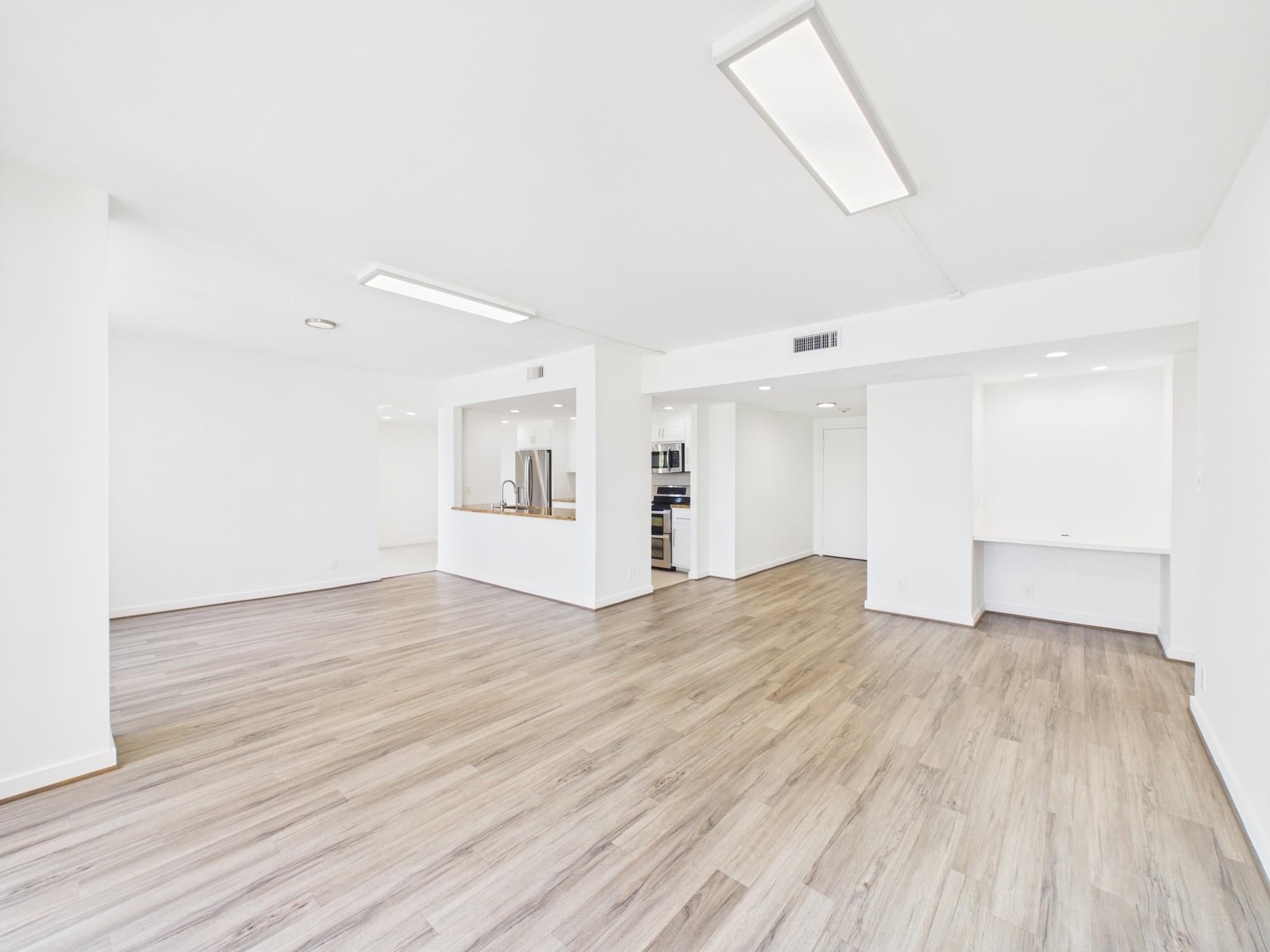 49 Briar Hollow Lane 304