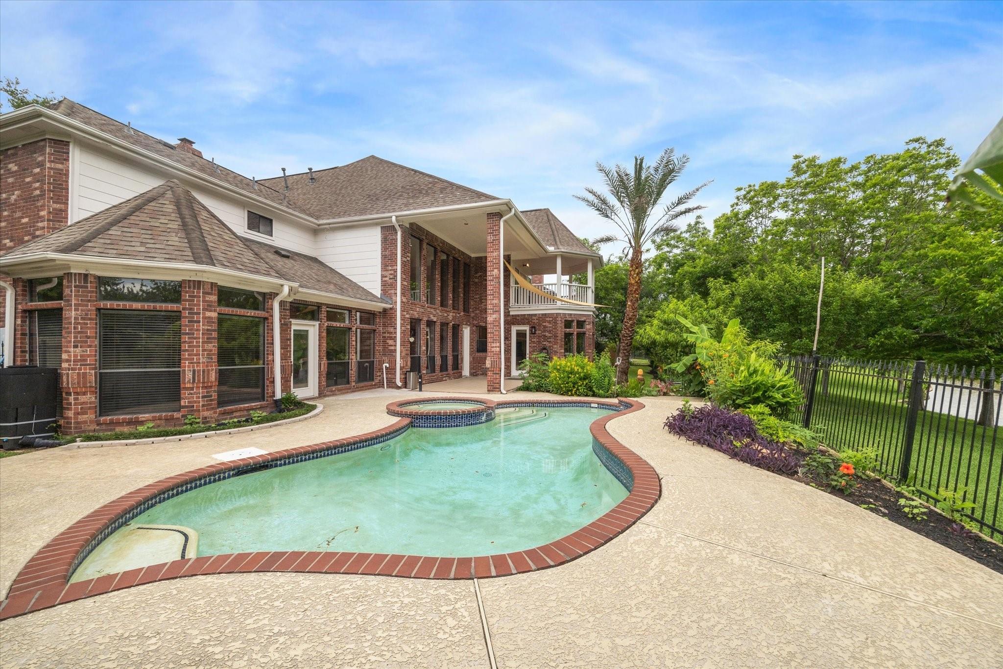 Sugar Land, Texas, 77479, United States, 5 Bedrooms Bedrooms, ,6 BathroomsBathrooms,Residential,Active,2016694