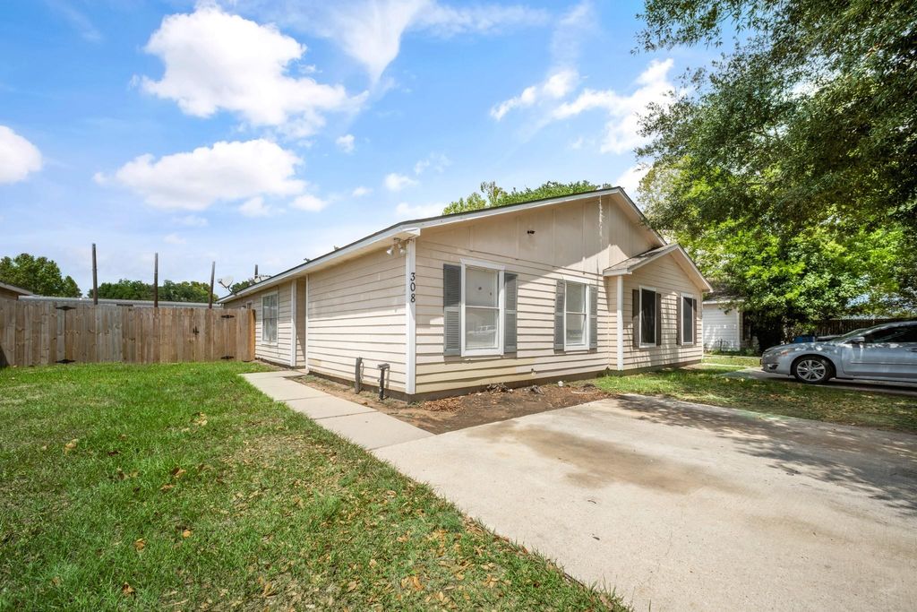 Photo of 308 Willowick Street, Tomball, TX 77375 (MLS # 9091311)