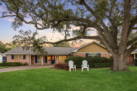 Photo of 7811 Skyline Drive, Houston, TX 77063 (MLS # 51207970)