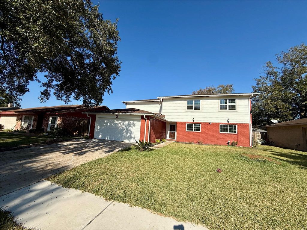 Photo of 13834 New Village Lane, Sugar Land, TX 77498 (MLS # 87051581)