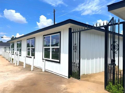 Photo of 4305 Phlox Street #5A, Houston, TX 77051 (MLS # 50283510)
