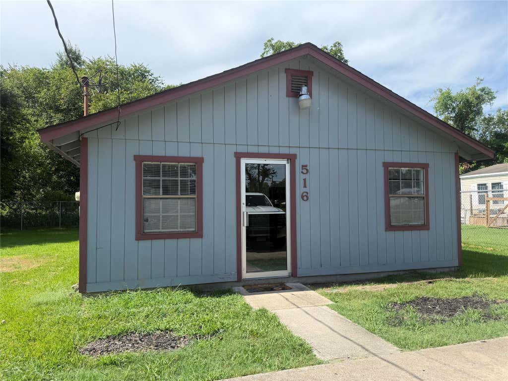 Photo of 516 Battlebell Road, Highlands, TX 77562 (MLS # 92774835)