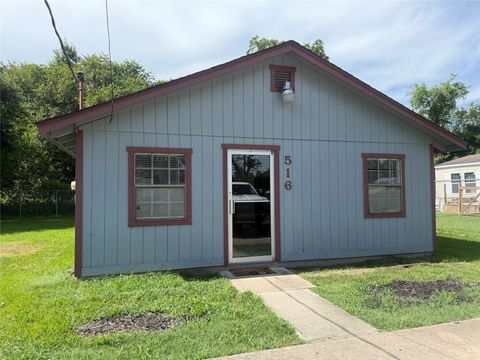 Photo of 516 Battlebell Road, Highlands, TX 77562 (MLS # 92774835)