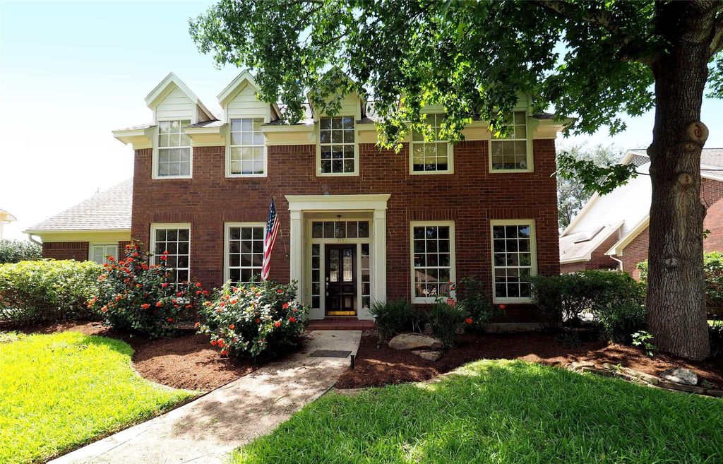 Photo of 15122 Greenleaf Lane, Houston, TX 77062 (MLS # 19642110)