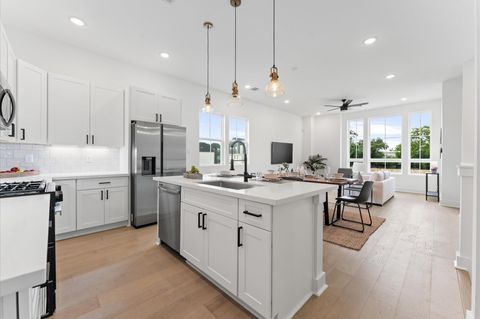 Photo of 8305 Springwood Creek Lane, Houston, TX 77055 (MLS # 25982945)