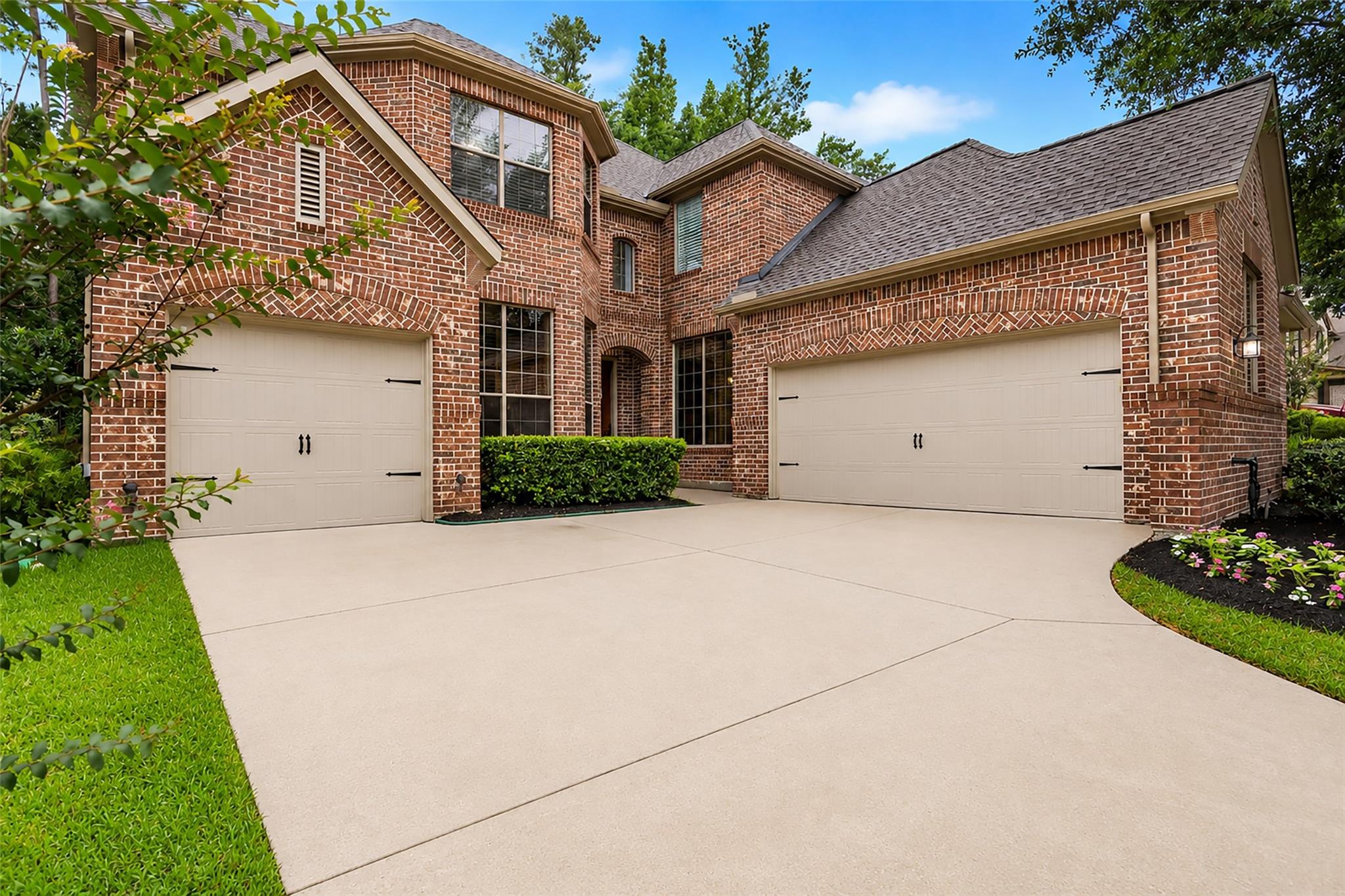 107 N Almondell Circle