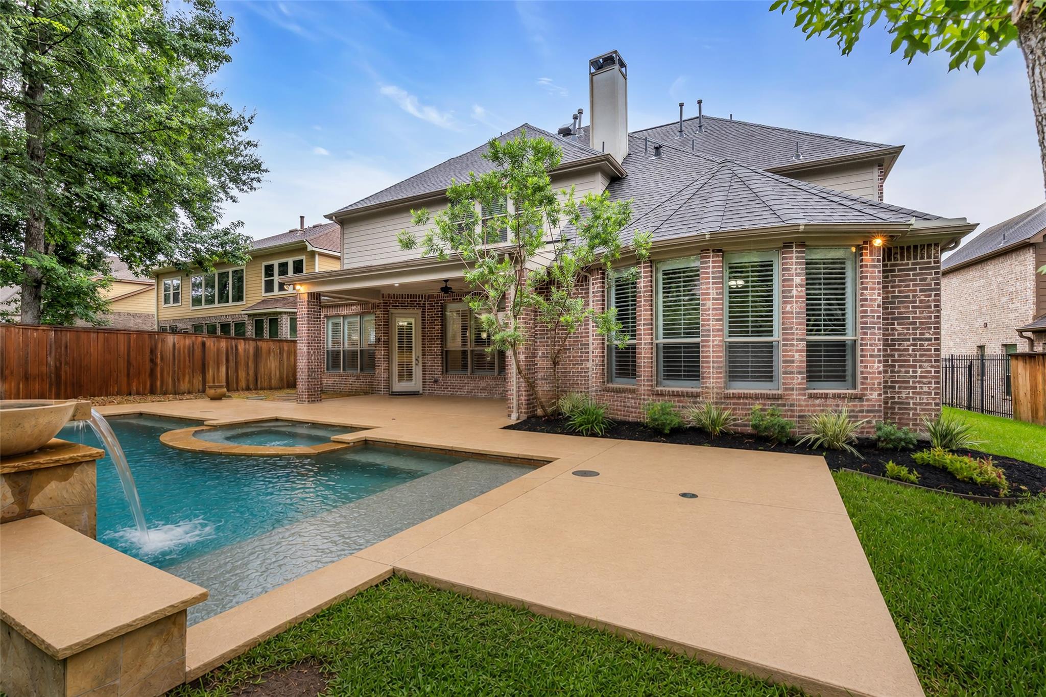 107 N Almondell Circle