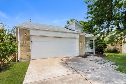 Homes For Rent - 13830 Walnut Hollow Lane<br/> Houston, TX 77082