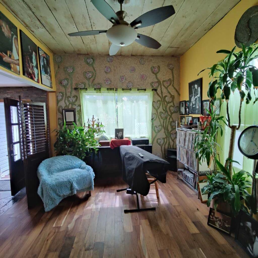 1907 Fletcher St Street N