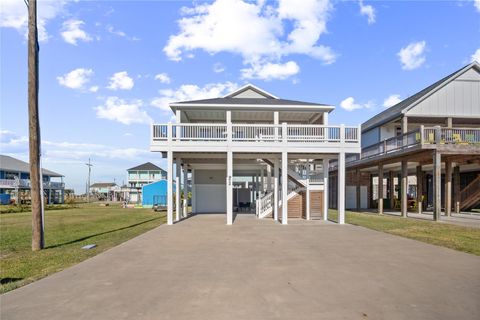 Photo of 972 Pelican Lane, Crystal Beach, TX 77650 (MLS # 84840351)