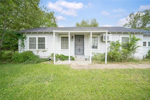 Photo of 5101 Crane Street, Houston, TX 77026 (MLS # 52301642)