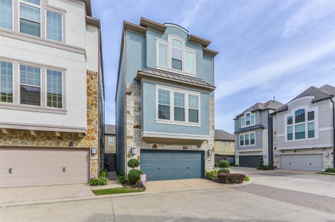 Photo of 11002 Ayrshire Park Lane, Houston, TX 77043 (MLS # 31021793)