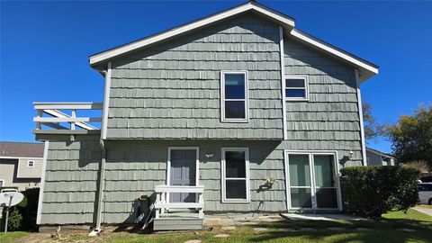 Photo of 135 April Point Drive N, Conroe, TX 77356 (MLS # 10032666)