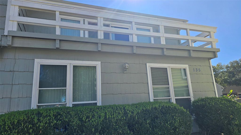 Photo of 135 April Point Drive N, Conroe, TX 77356 (MLS # 10032666)