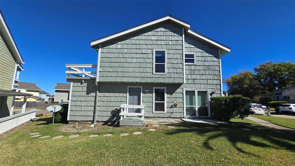 Photo of 135 April Point Drive N, Conroe, TX 77356 (MLS # 10032666)