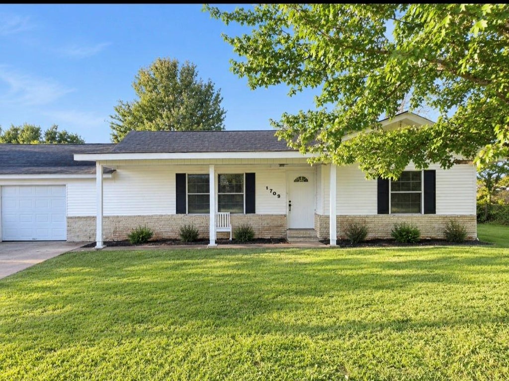 Photo of 1703 Sterling Drive, Baytown, TX 77523 (MLS # 14111114)