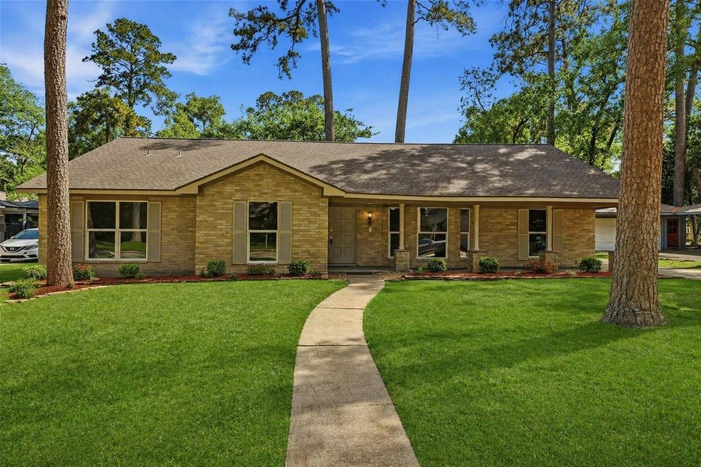Photo of 1914 Lazy Grove Drive, Houston, TX 77339 (MLS # 27231078)