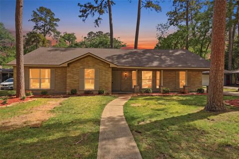 Photo of 1914 Lazy Grove Drive, Houston, TX 77339 (MLS # 27231078)