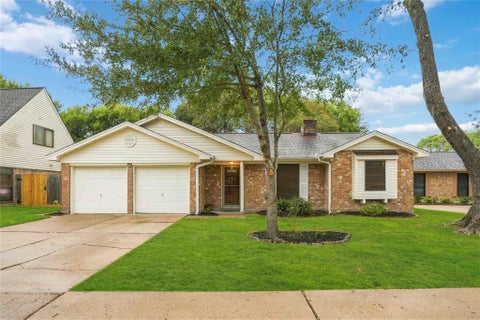 Photo of 16019 Mill Point Drive, Houston, TX 77059 (MLS # 25430968)