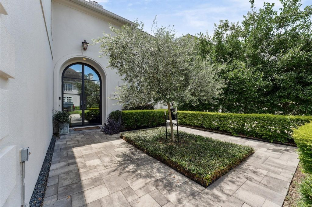 Photo of 7 Marilane Street, Houston, TX 77007 (MLS # 87262073)