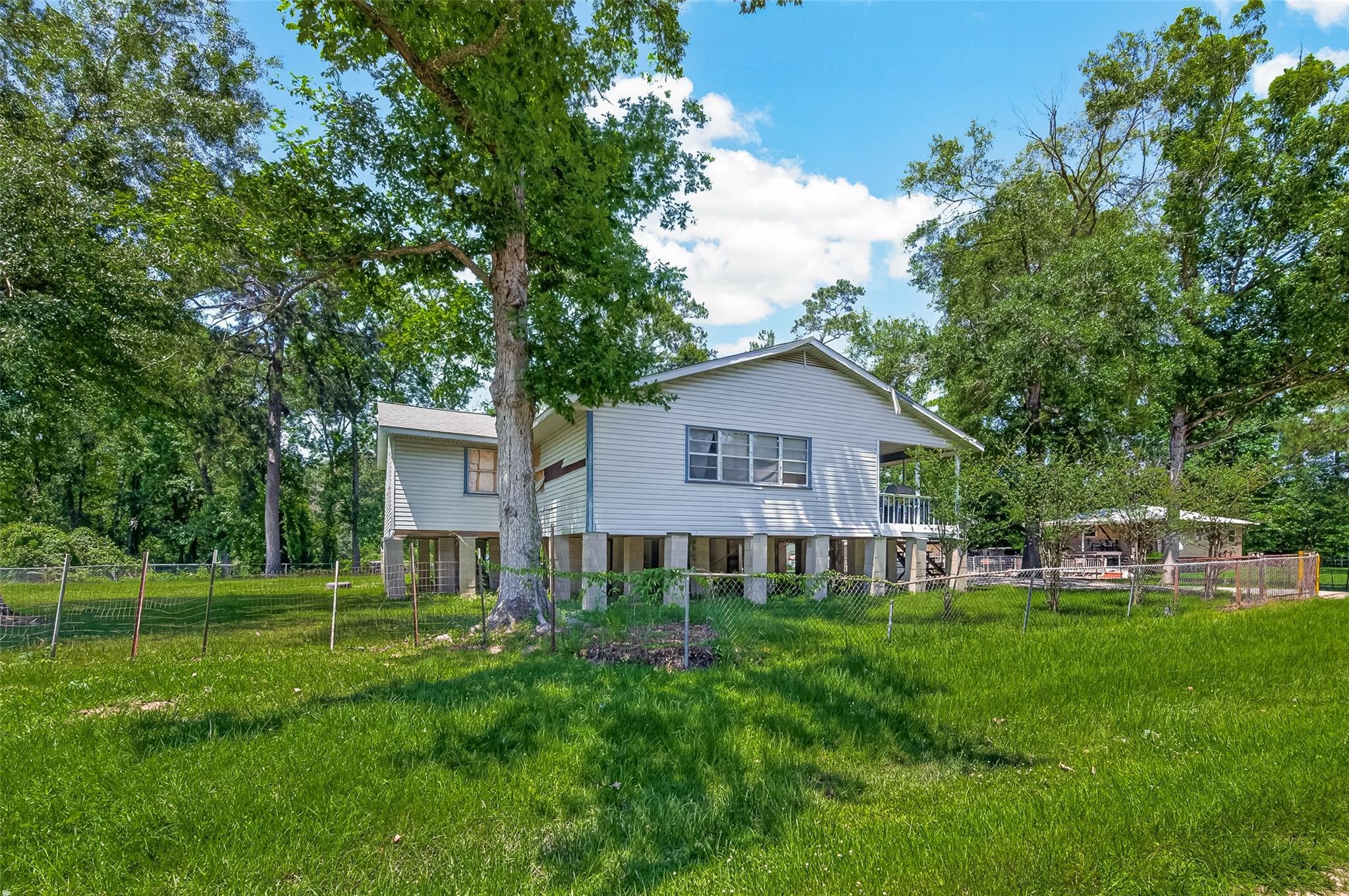 25080 Lakeshore Drive