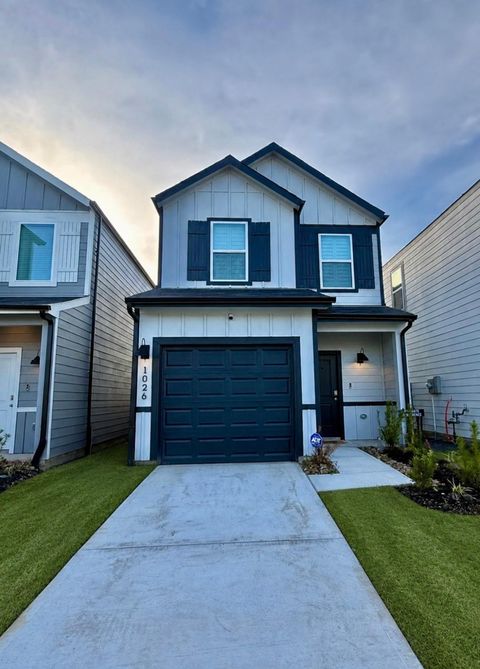Photo of 1026 Moon Drop Lane Ln, Houston, TX 77090 (MLS # 42030700)
