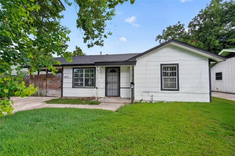 Homes For Sale - 4813 Brinkley Street<br/> Houston, TX 77033