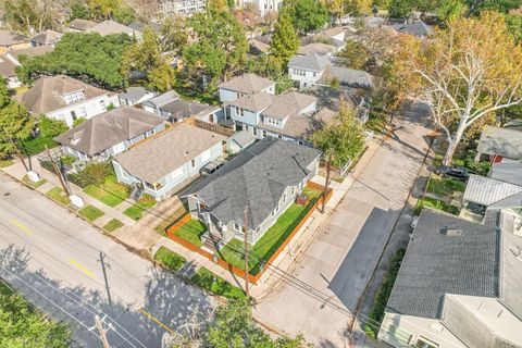 Photo of 2902 Houston Avenue, Houston, TX 77009 (MLS # 98326591)