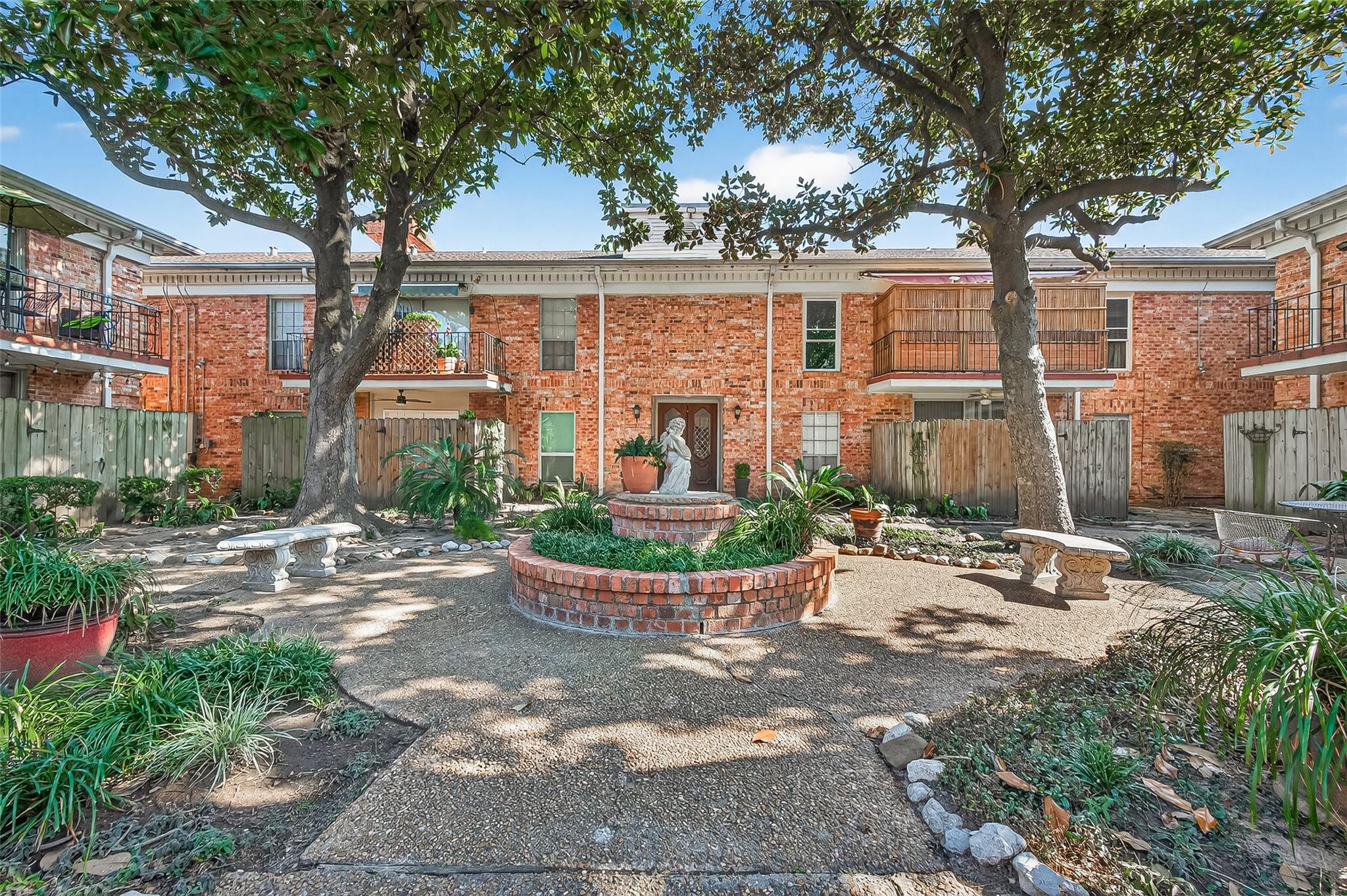 2822 Briarhurst Drive 52