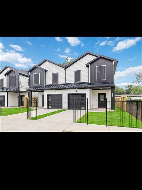 Photo of 6734 Paris Street #A-B, Houston, TX 77021 (MLS # 5106764)