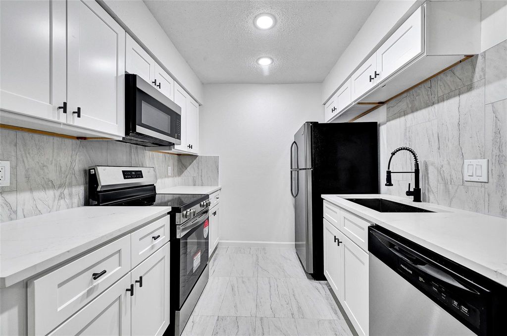 Photo of 12040 Mighty Oak Drive, Houston, TX 77066 (MLS # 70010801)