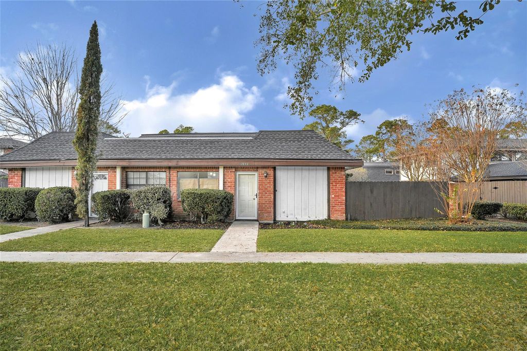 Photo of 12040 Mighty Oak Drive, Houston, TX 77066 (MLS # 70010801)