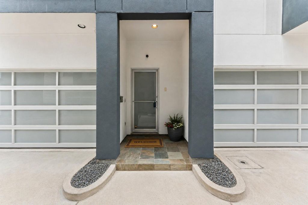 Photo of 5228 Maxie Street #B, Houston, TX 77007 (MLS # 45686594)