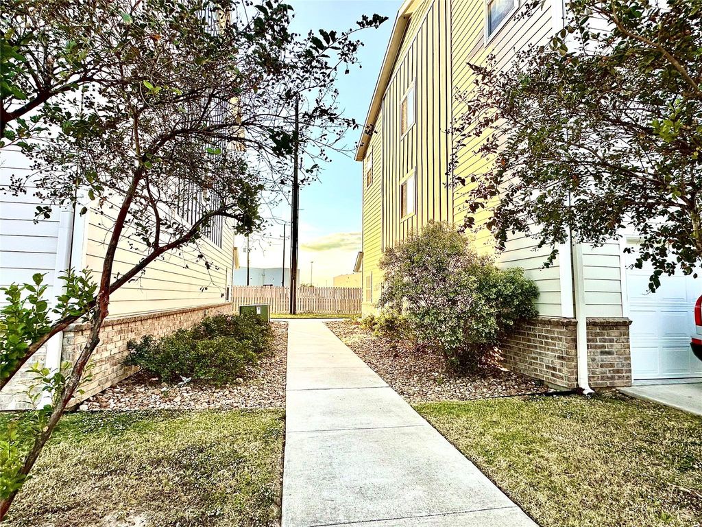 Photo of 21155 Gosling Road #6C, Spring, TX 77388 (MLS # 47272076)