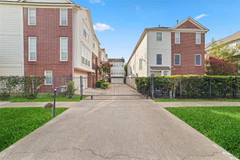 Photo of 2256 La Branch Street, Houston, TX 77002 (MLS # 69001919)