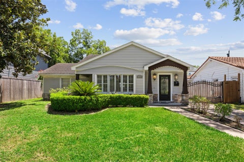 Photo of 1705 Althea Drive, Houston, TX 77018 (MLS # 31045847)