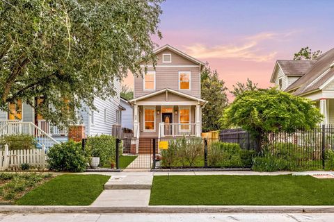 Photo of 948 Ashland Street, Houston, TX 77008 (MLS # 84875125)