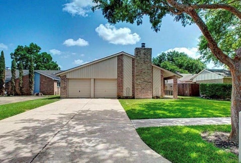 Photo of 3023 Sam Houston Drive, Sugar Land, TX 77479 (MLS # 33751511)
