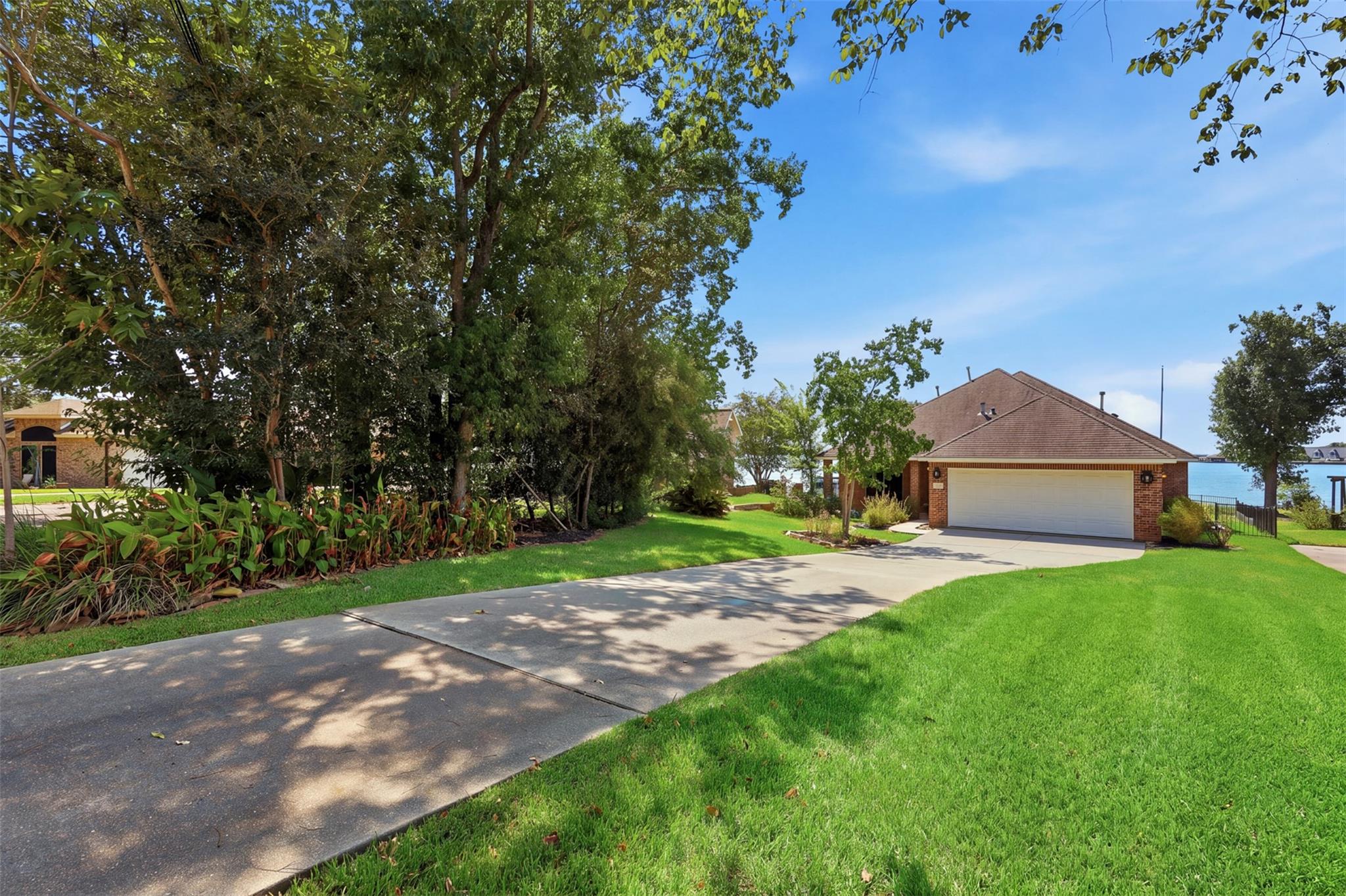 16457 Hunters Trail